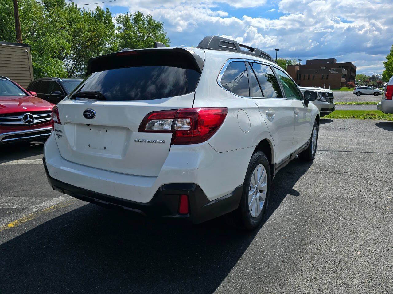 Used 2018 Subaru Outback 2.5i Premium AWD/4WD image 3