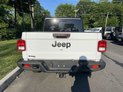 Used 2023 Jeep Gladiator Sport AWD/4WD image 6