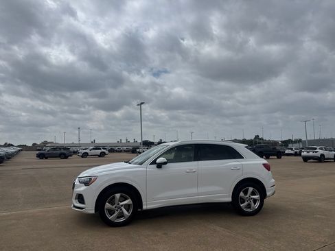 Used 2020 Audi Q3 2.0T Premium w/ Convenience Package AWD/4WD image 12