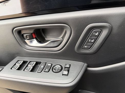 Used 2025 Honda Pilot TrailSport image 24