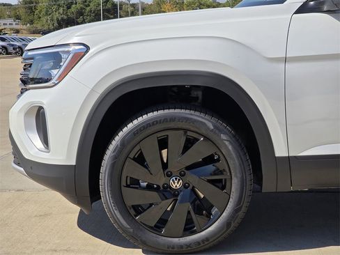 New 2026 Volkswagen Atlas SE image 5