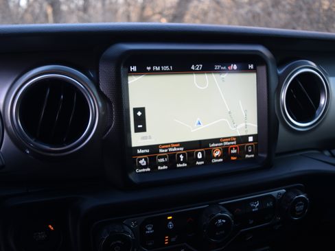 Used 2018 Jeep Wrangler Unlimited Sahara image 9