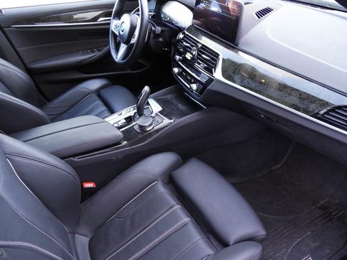 Certified 2023 BMW 530e xDrive w/ Premium Package AWD/4WD image 10