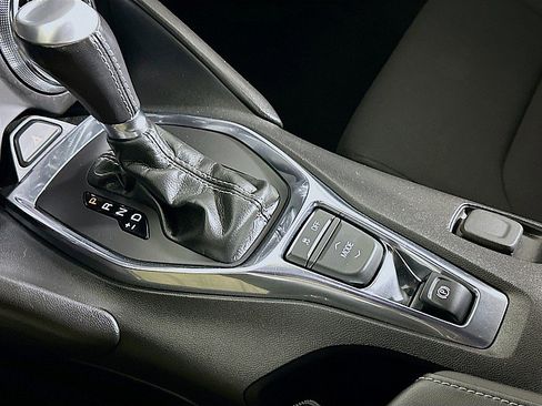 Used 2020 Chevrolet Camaro LT w/ Technology Package image 16