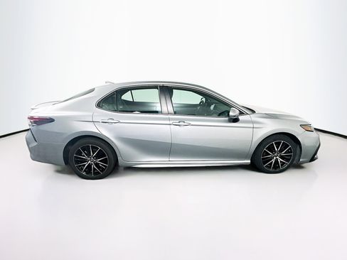 Used 2022 Toyota Camry SE image 10
