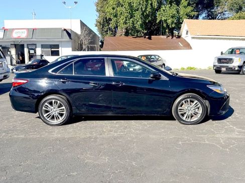 Used 2017 Toyota Camry SE image 7