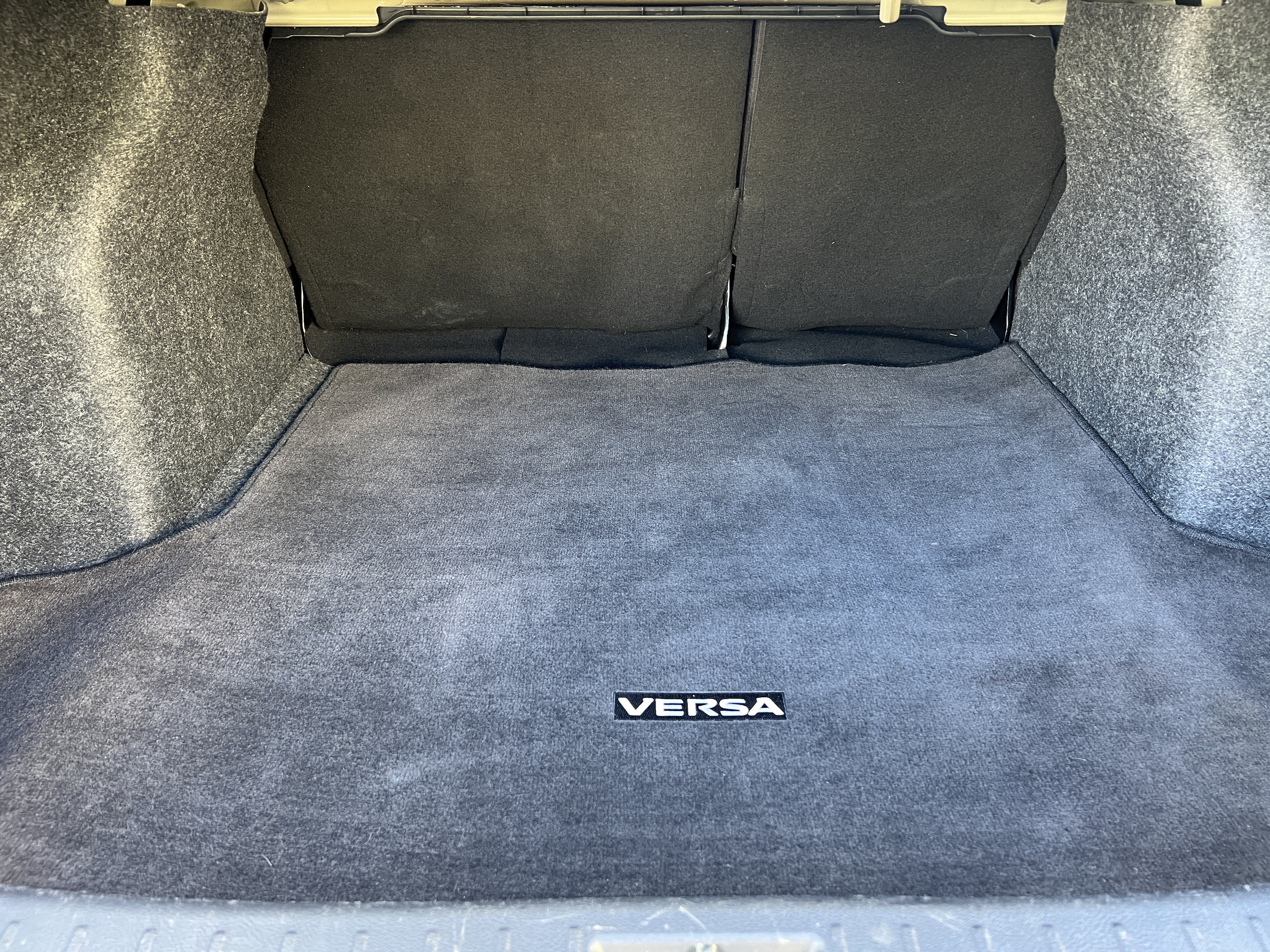 Used 2021 Nissan Versa SV FWD image 18