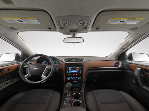 Used 2017 Chevrolet Traverse LT w/ Style and Technology Package FWD image 11