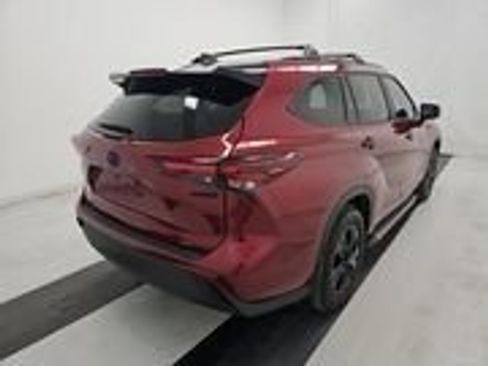 Used 2024 Toyota Highlander XLE image 6