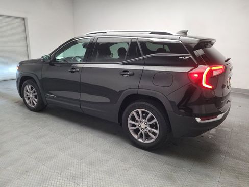 Used 2024 GMC Terrain SLT AWD/4WD image 3