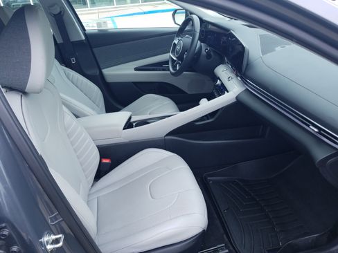 Used 2024 Hyundai Elantra Limited FWD image 17