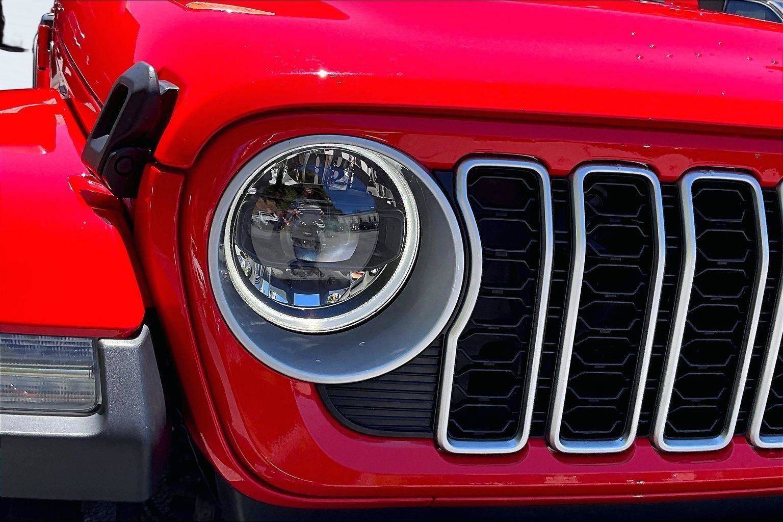 Certified 2025 Jeep Wrangler Unlimited Sahara AWD/4WD image 29