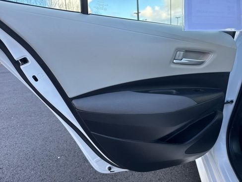 Used 2020 Toyota Corolla LE image 16