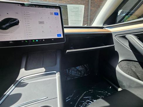 Used 2025 Tesla Model Y Long Range RWD image 52