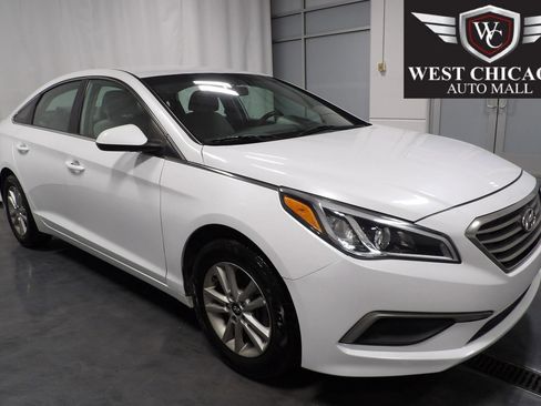 Used 2017 Hyundai Sonata SE image 1