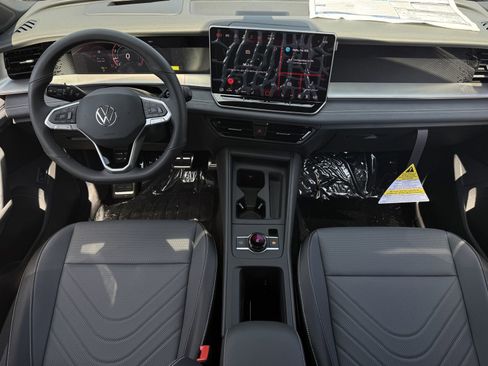 New 2026 Volkswagen Tiguan SE R-Line FWD image 14