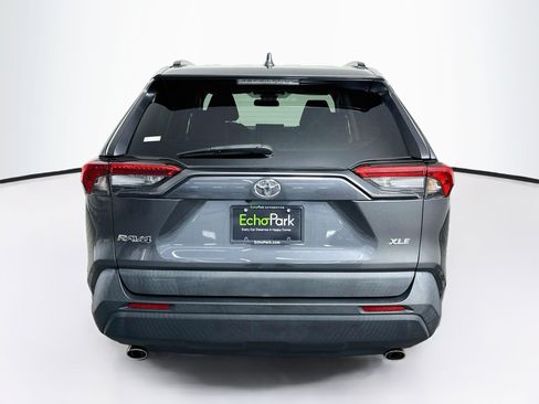 Used 2021 Toyota RAV4 XLE w/ Convenience Package FWD image 7