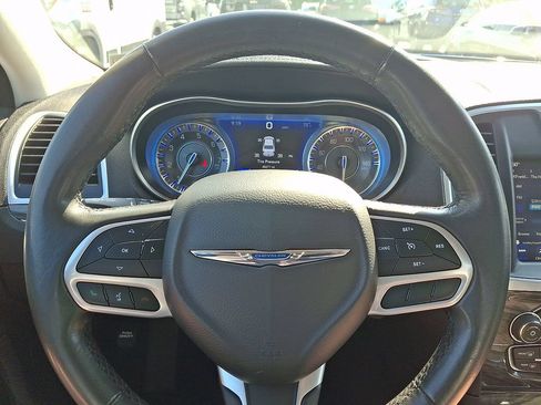 Used 2021 Chrysler 300 Touring w/ Driver Convenience Group RWD image 22