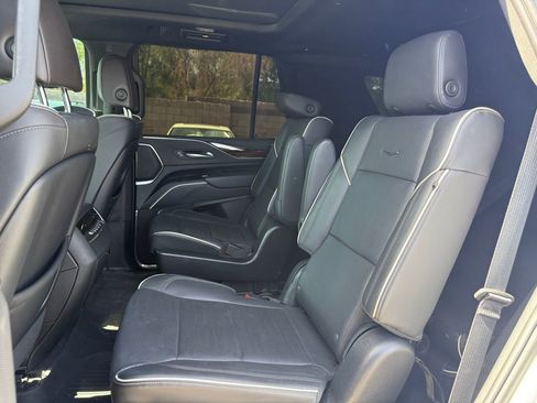 Used 2023 Cadillac Escalade Premium Luxury AWD/4WD image 9