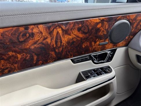 Used 2015 Jaguar XJ image 25