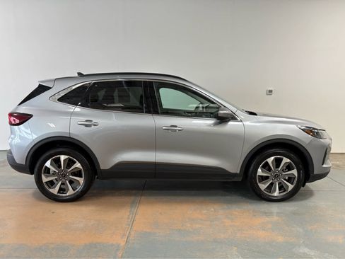 Used 2024 Ford Escape Platinum image 7