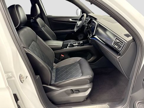 Used 2024 Volkswagen Atlas Cross Sport SEL Premium R-Line AWD/4WD image 19