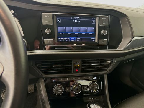 Used 2024 Volkswagen Jetta SE FWD image 25