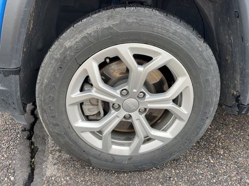 Used 2024 Jeep Compass Latitude image 9