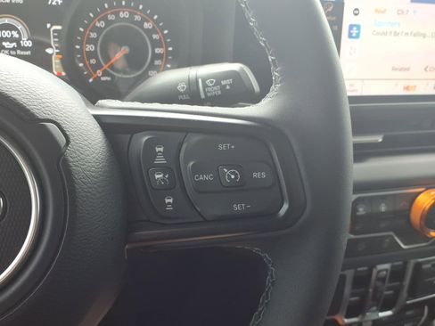 Used 2026 Jeep Gladiator Mojave AWD/4WD image 25