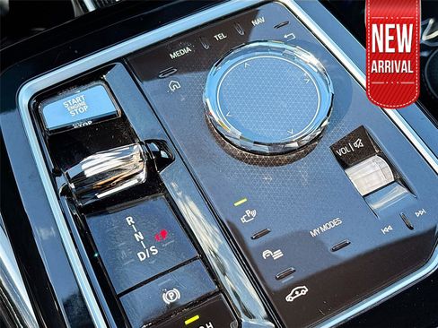 Used 2023 BMW 740i w/ Parking Assistance Package image 18