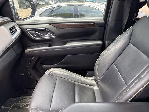 Used 2021 Chevrolet Suburban Premier w/ Premium Package AWD/4WD image 4