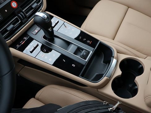 New 2026 Porsche Macan image 25