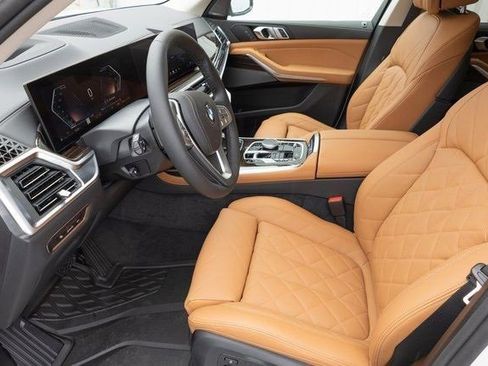 New 2025 BMW X7 xDrive40i image 2