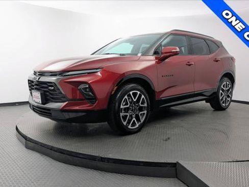 Used 2025 Chevrolet Blazer RS FWD image 2