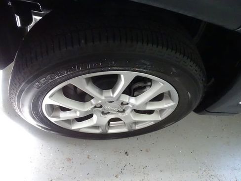 Used 2023 Jeep Compass Latitude AWD/4WD image 28