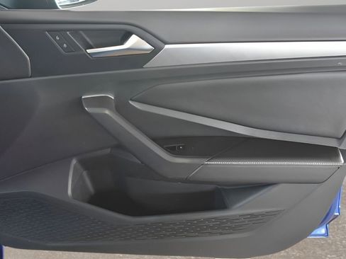 Used 2024 Volkswagen Jetta SE image 27