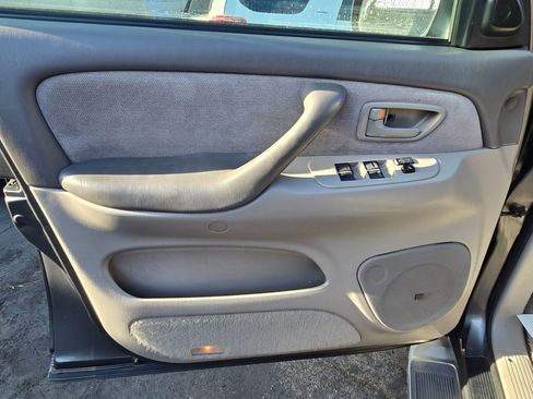 Used 2003 Toyota Sequoia SR5 image 10