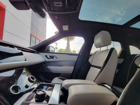Used 2018 Land Rover Range Rover Velar R-Dynamic SE AWD/4WD image 15