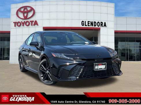 New 2026 Toyota Camry Hybrid FWD image 2