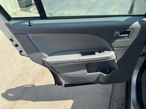 Used 2005 Ford Freestyle SE image 23