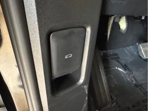 Used 2024 Land Rover Range Rover Evoque Dynamic SE image 45