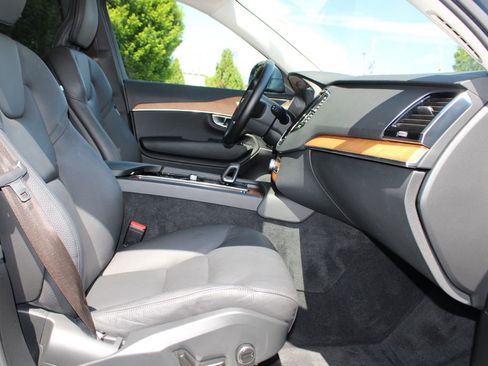 Used 2025 Volvo XC90 B6 Plus AWD/4WD image 12