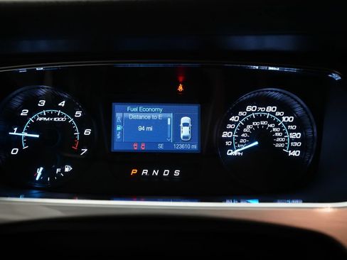 Used 2018 Ford Taurus SEL FWD image 2