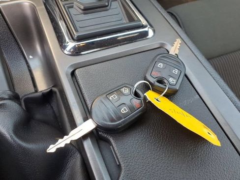 Used 2014 Ford Mustang Coupe RWD image 28