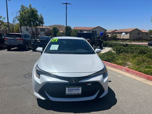 Used 2021 Toyota Corolla SE FWD image 3