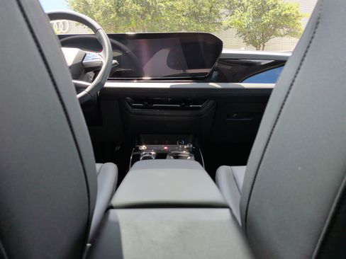 Certified 2025 Audi Q6 e-tron Premium w/ Convenience Package RWD image 31