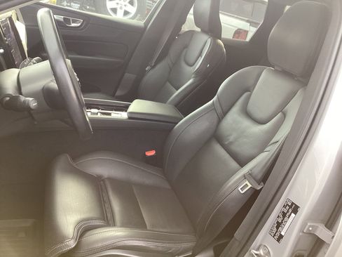 Certified 2022 Volvo XC60 B5 Inscription w/ Climate Package image 16