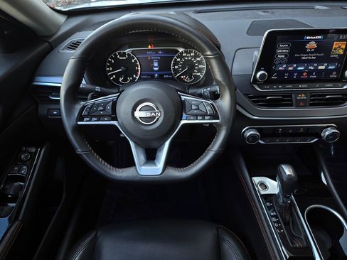 Used 2025 Nissan Altima 2.5 SR image 13
