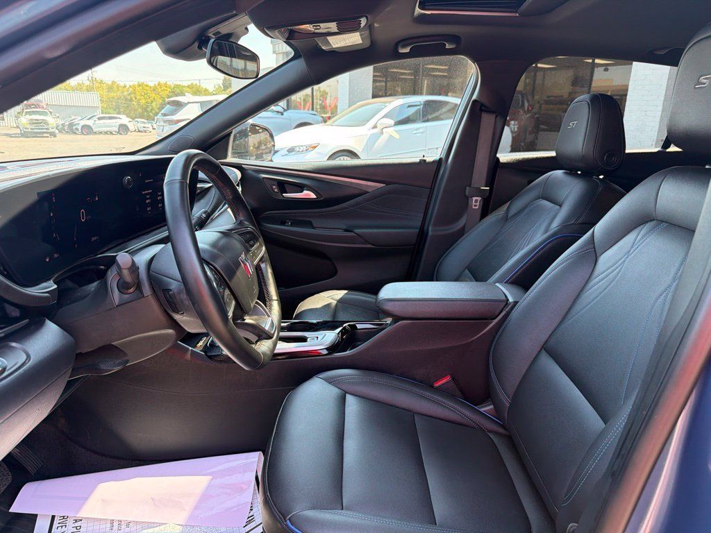Used 2025 Buick Envista Sport Touring w/ Convenience I Package FWD image 23