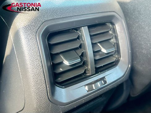 Used 2024 Volkswagen Tiguan SE image 34